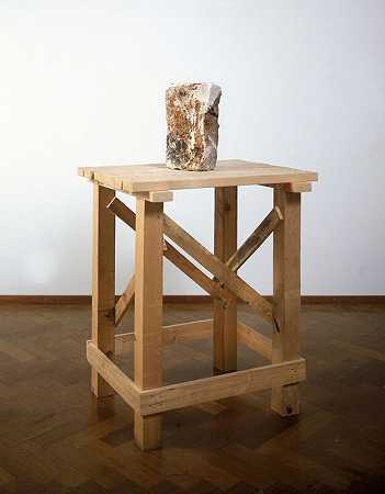 放在桌子上的东西放在桌子上（1960） by Lawrence Weiner