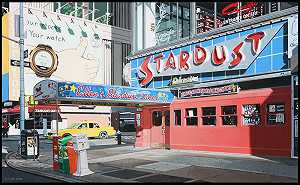 艾伦的《纽约市星尘》（Stardust New York City），玛索尼特（Masonite）上的亚克力（2009） by Charles Ford