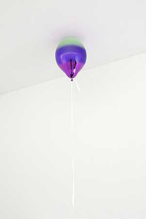 浅绿色、中蓝色和深紫色镜像气球（2020年） by Jeppe Hein