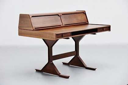 530型办公桌（1957年设计） by Frattini Gianfranco Frattini