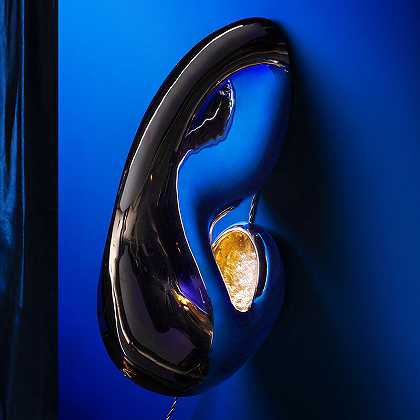 室内蜗牛、壁灯（2020年） by Carlo Lorenzetti