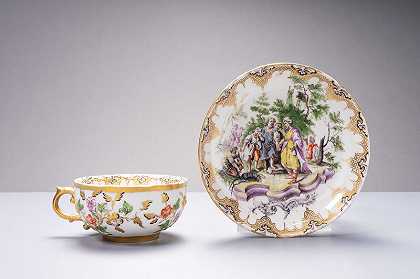带有浮雕装饰的茶杯和茶托，绘有圣经场景（1755年） by Nymphenburg Porcelain Manufactory