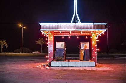 加油站LED灯（2013） by Ahmed Mater
