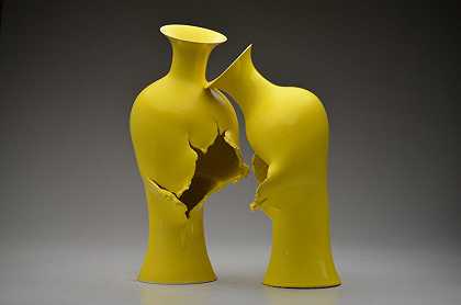 黄色亚洲栏杆花瓶（2019年） by Steven Young Lee