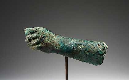青铜雕像的左下臂（东地中海，罗马，公元2、4世纪） by Anonymous