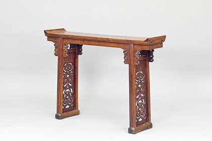 黄花里带凸缘的祭坛桌（明代至17世纪） by Unknown
