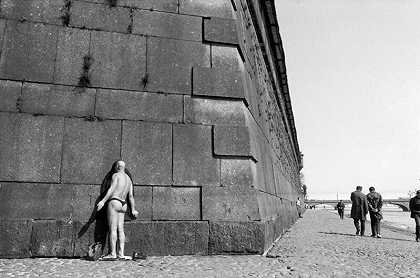 苏联列宁格勒涅瓦河上的彼得和保罗堡垒（1973年） by Henri Cartier-Bresson
