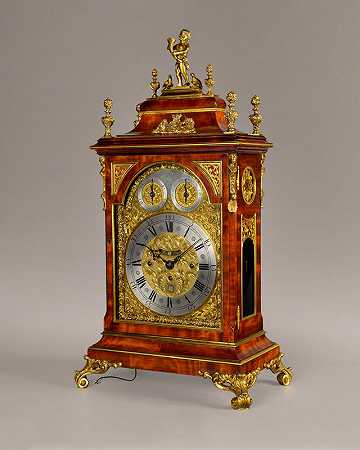 这是乔治三世时期一款重要的宫廷品质的红木台钟，8天的铜制表盘在12个钟声上敲响小时和刻钟。（约1780年） by Henry Jenkins