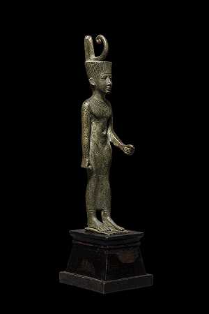 埃及奈斯雕像（王朝晚期，托勒密时期，约664年，公元前30年） by Ancient