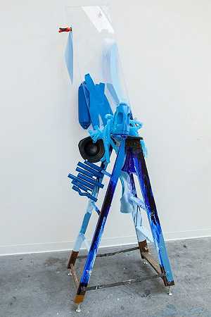 Expression Blue（2013） by Jessica Stockholder