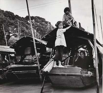 广州（中国），船上的妇女和儿童（1957年） by Agnès Varda