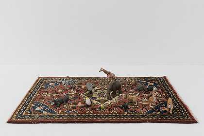 带有15只手绘动物的东方地毯（2000年） by Hans-Peter Feldmann
