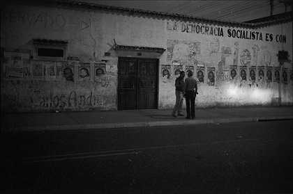 维多利亚，来自系列：“夜晚”（1983） by Ricardo Jiménez