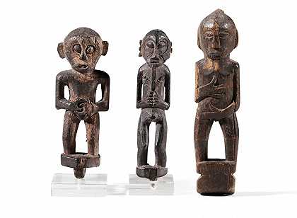 印度尼西亚加里曼丹/婆罗洲三座达亚克雕像 – 三个雕像-达亚克-加里曼丹-婆罗洲-印度尼西亚-