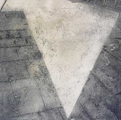 巴里·勒瓦（1969年被省略部分的省略部分，艺术家的收藏，于1969年5月19日至6月6日在惠特尼博物馆“反错觉：程序/材料”中安装）（灰尘图片） – 维克·穆尼兹