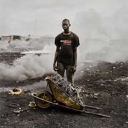 Al Hasan，Agbogbloshie市场，加纳阿克拉，永久性错误系列，2009年 – 雨果