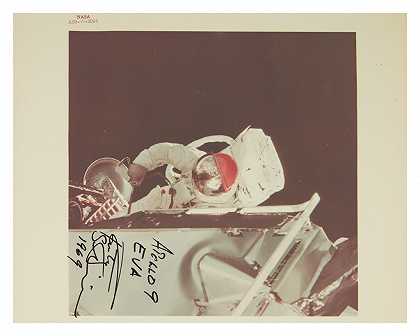 在阿波罗9号EVA飞行中，RUSTY SCHWEICKART。1969年3月6日。 – [阿波罗9号]-