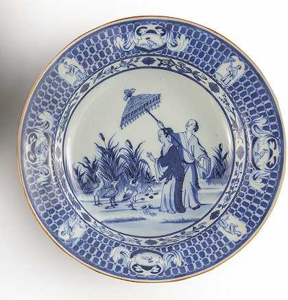 中国出口的蓝色和白色金夫人阳伞图案汤盘，清朝，乾隆时期，约1740年 – A-CHINESE-EXPORT-BLUE-AND-WHITE-#x27；DAME-AU-Parsol#x27-图案-汤-盘-清-乾隆-约1740年