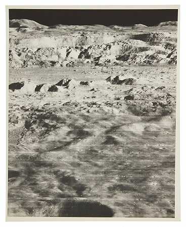 \\《世纪图片》——哥白尼火山口中心的斜景观，1966年11月24日。 – 月球轨道器-II-