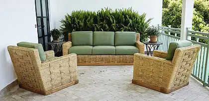 两张扶手椅和一张沙发，大约在1950年 – 阿德里安·奥杜克斯和弗里达·米内