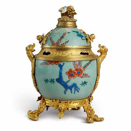 一个路易十五镀金青铜镶嵌的日本青瓷花盆，18世纪早期的瓷器，18世纪中期的镶嵌 – A-LOUIS-XV-GILT-Brown-MOUNTED-JAPANESE-CELADON-Celler-POT-POURRI-THE-Celler-18世纪早期-THE-MOUNTS-18世纪中期