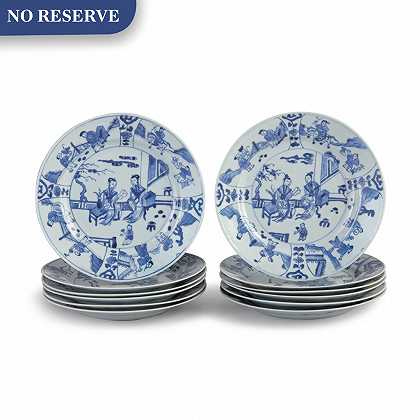 一套12个中国出口的蓝色和白色盘子，清朝，18世纪 – 一套12个中国出口蓝白色盘子清朝18世纪