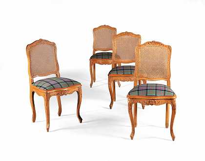 一套四把路易十五雕刻木椅 – 一套四把路易十五木雕椅子