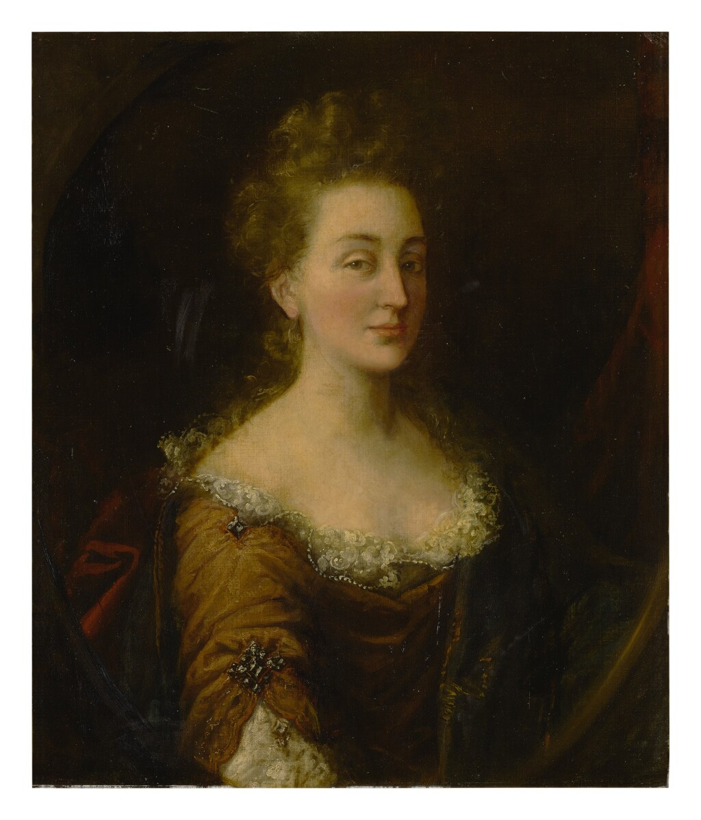 一位女士的肖像，据说是多萝西·阿默斯特（DOROTHY AMHERST），半身，身穿棕色连衣裙，蕾丝镶边，蓝色斗篷 – 英语学校大约1700年-