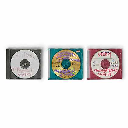 三个MF DOOM演示CD-R，由MF DOOM手动标记 – 末日