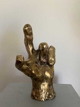 Hand（2021） by Vassilis H.