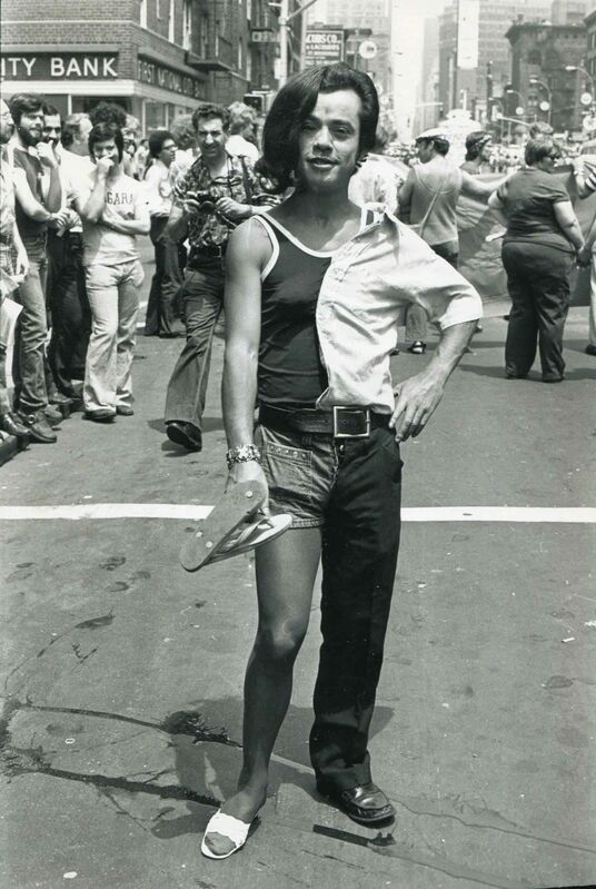 当天的制服，混杂的信息，同性恋自豪游行（1975年6月29日） by Fred W. McDarrah