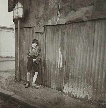 穿错鞋的孩子（1933年） by Dora Maar