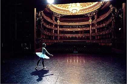 Lucie Mateci，巴黎歌剧芭蕾舞团（2004）|出售 by Gérard Uféras