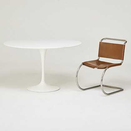 诺尔工作室郁金香桌，以及诺尔国际MR10侧椅（20世纪60年代/2000年代） by Ludwig Mies van der Rohe, Eero Saarinen