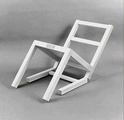 第一把椅子（长时间站立后坐着休息）（1970年） by Timm Ulrichs