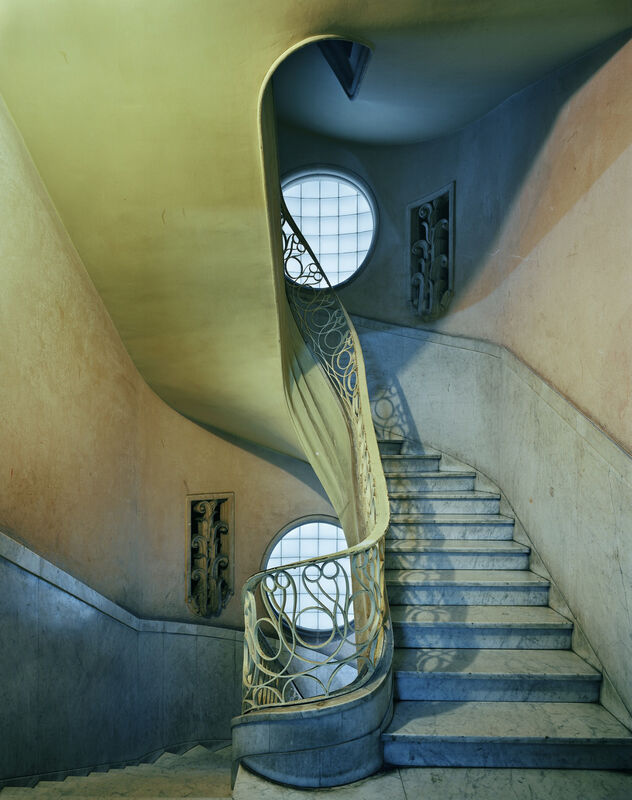哈瓦那Deco楼梯间（2010年） by Michael Eastman