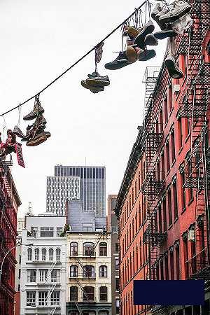 曼哈顿索霍区电力线悬挂的鞋子照片 -欧洲学派- 4000×6000px ✺