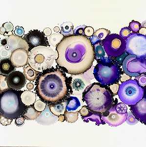 紫色的晶洞路径，2022年 by Laura Van Horne